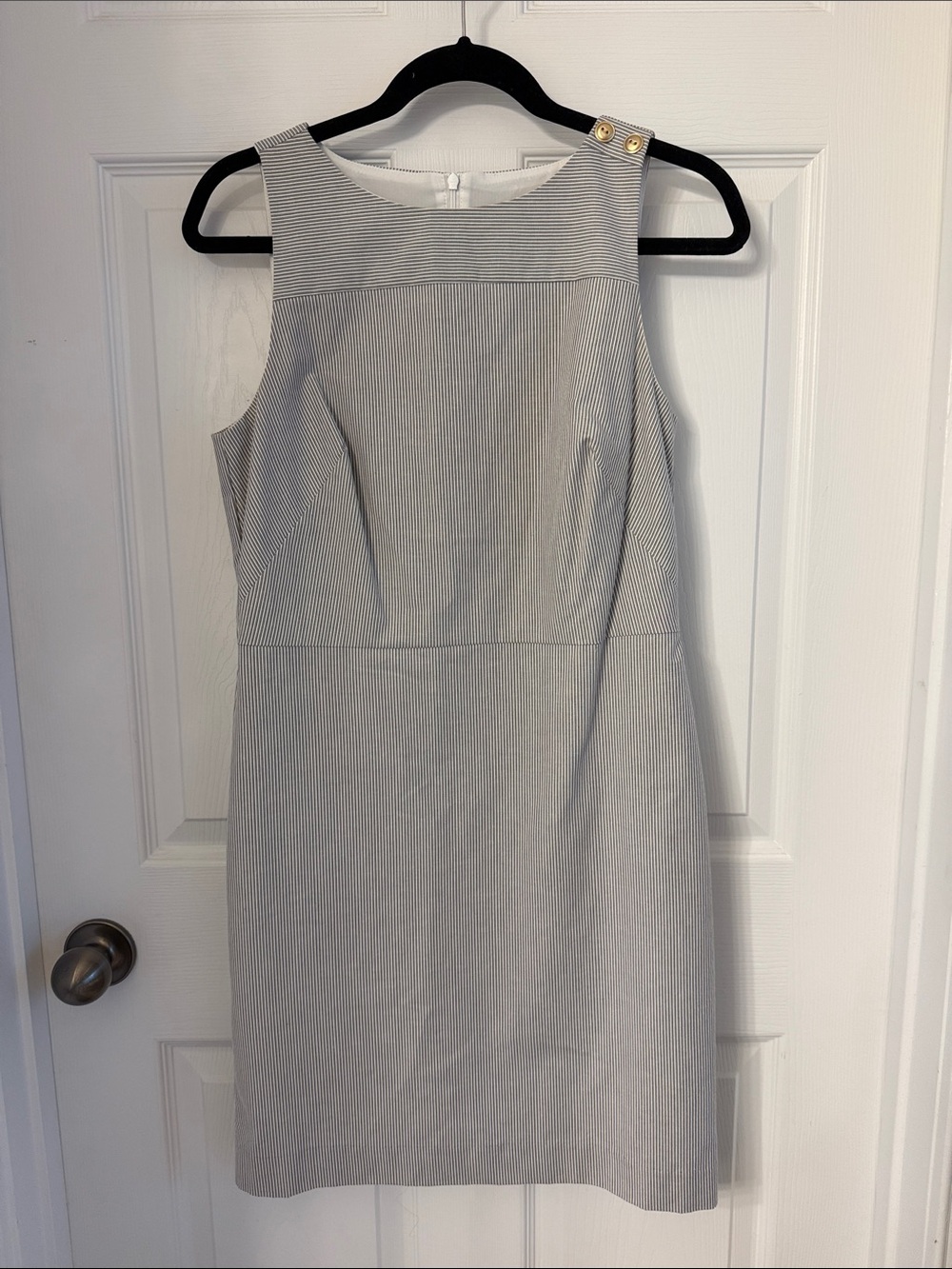 Banana Republic Classic Sleeveless Sheath Dress in Light Gray Stripe size 4